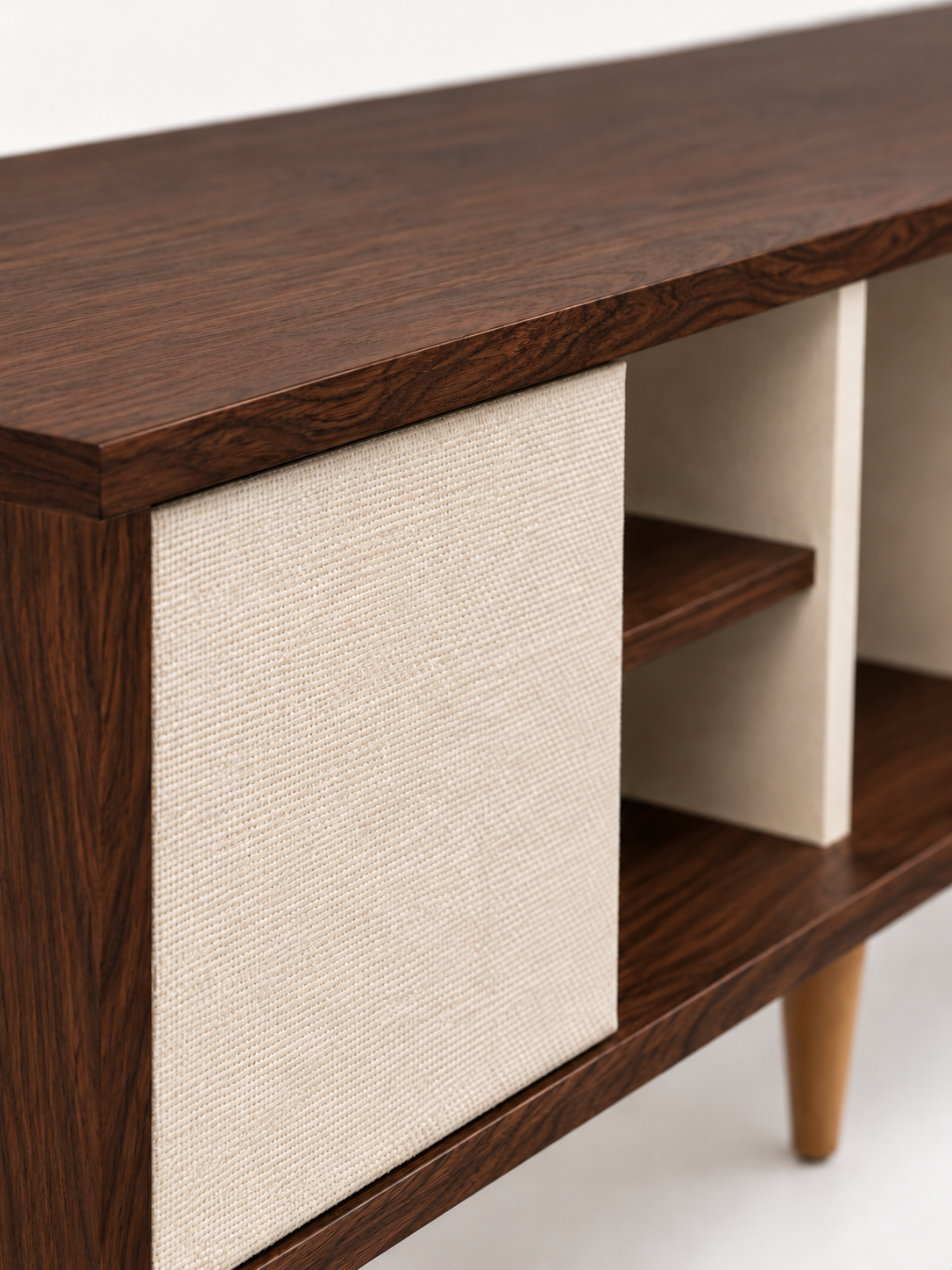 Jerry TV-Table wooden legs
